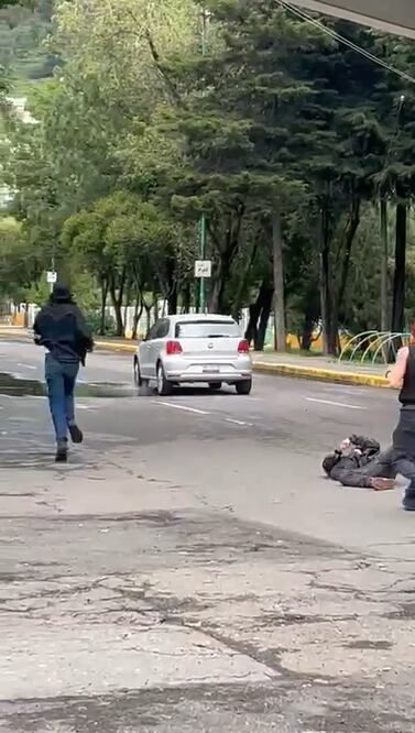 Un automovilista arrastró varios metros a un manifestante, alumno de la Universidad Autónoma del Estado de México.
