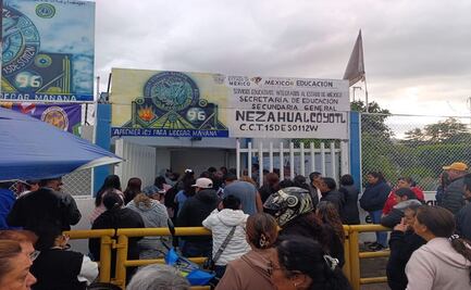 Bajo la lluvia, inicia el Ciclo Escolar 2025-2026 en Nezahualcóyotl 