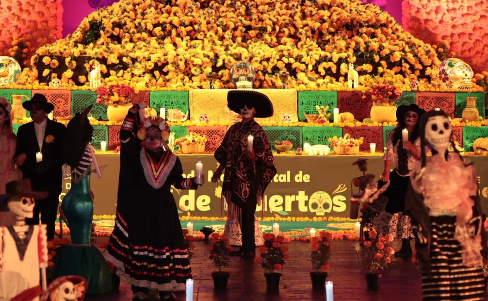 La mariposa monarca es el elemento principal de este año, representando el regreso de los seres queridos. Foto Alejandro Vargas / El Universal