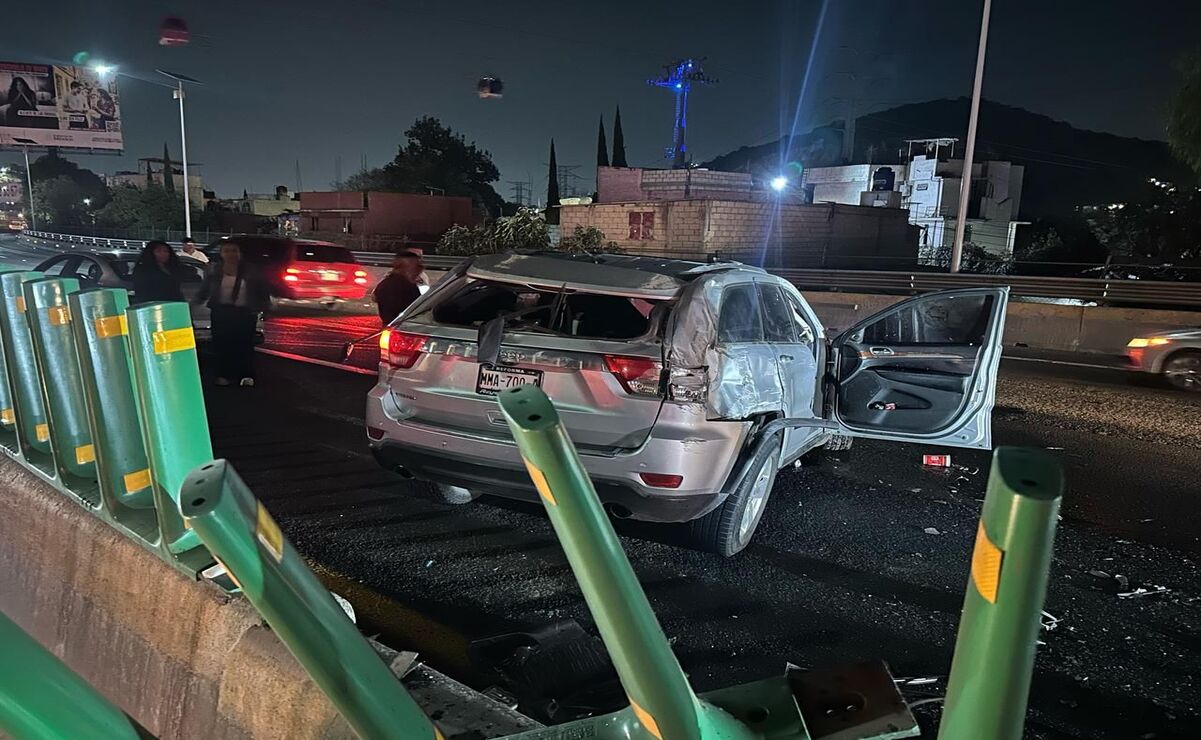 La pesada unidad golpeo a cuatro vehículos, dejando como saldo tres lesionados. Foto: Especial