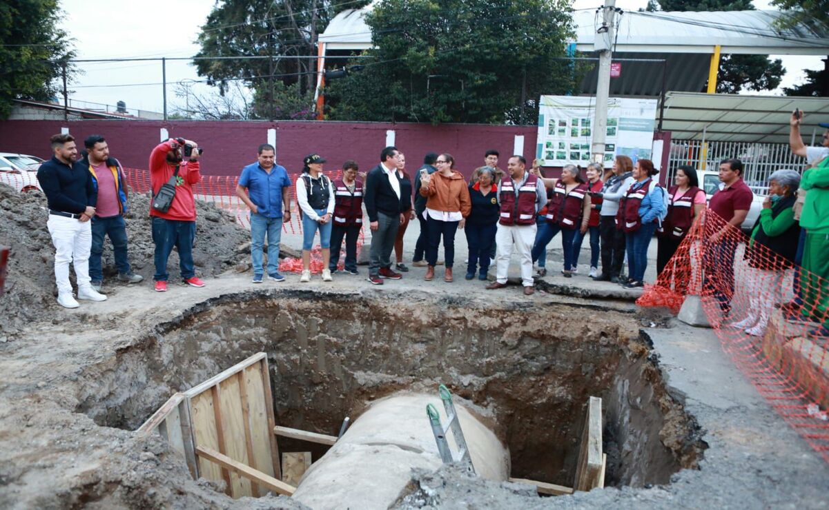 Se recuperaron entre 15 a 20 litros de agua por segundo tras reparar una fuga de agua de una tubería en Ecatepec. Foto: Especial