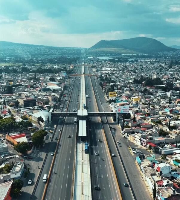 Valle de Chalco, Méx.-El ayuntamiento de Valle de Chalco informó que a partir del próximo 1 de octubre la circulación de las laterales de la autopista México-Puebla, será de un solo sentido