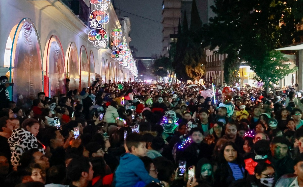 La marcha estuvo resguardada por elementos de Protección Civil y Bomberos, por policías de la Dirección de Seguridad Pública y Protección, quienes reportaron saldo blanco. Foto: Alejandro Vargas