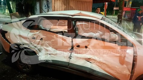 Se pasa el semáforo en rojo y choca contra tráiler en la México-Querétaro