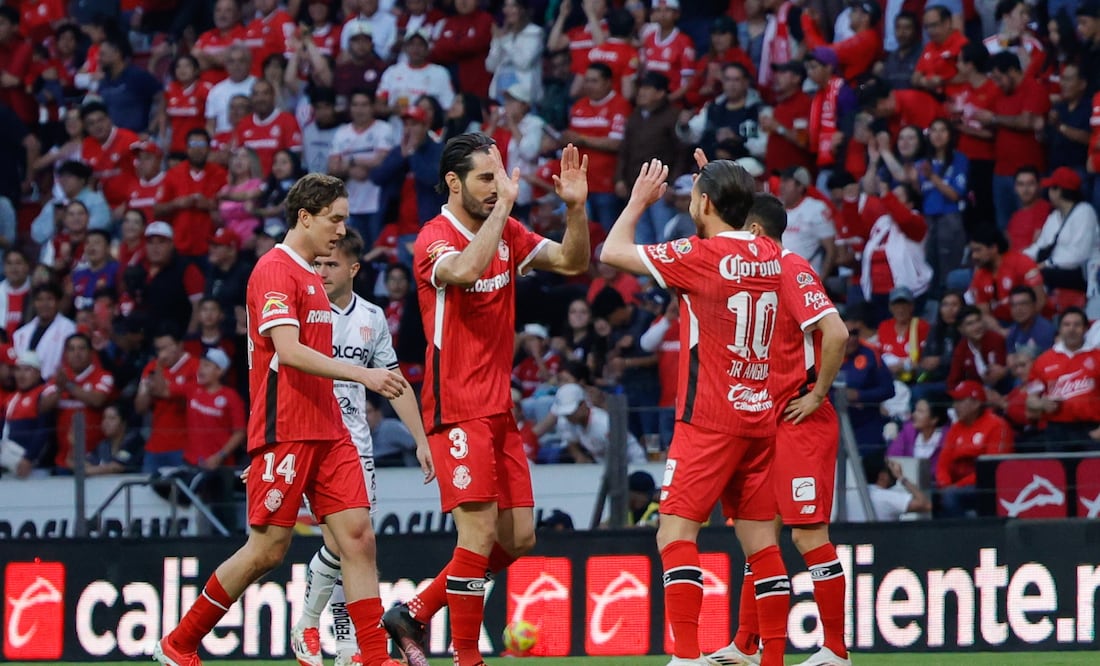 Toluca revierte un 0-2 y vence 5-2 a Necaxa en el Nemesio Diez. Foto Arturo Hernández