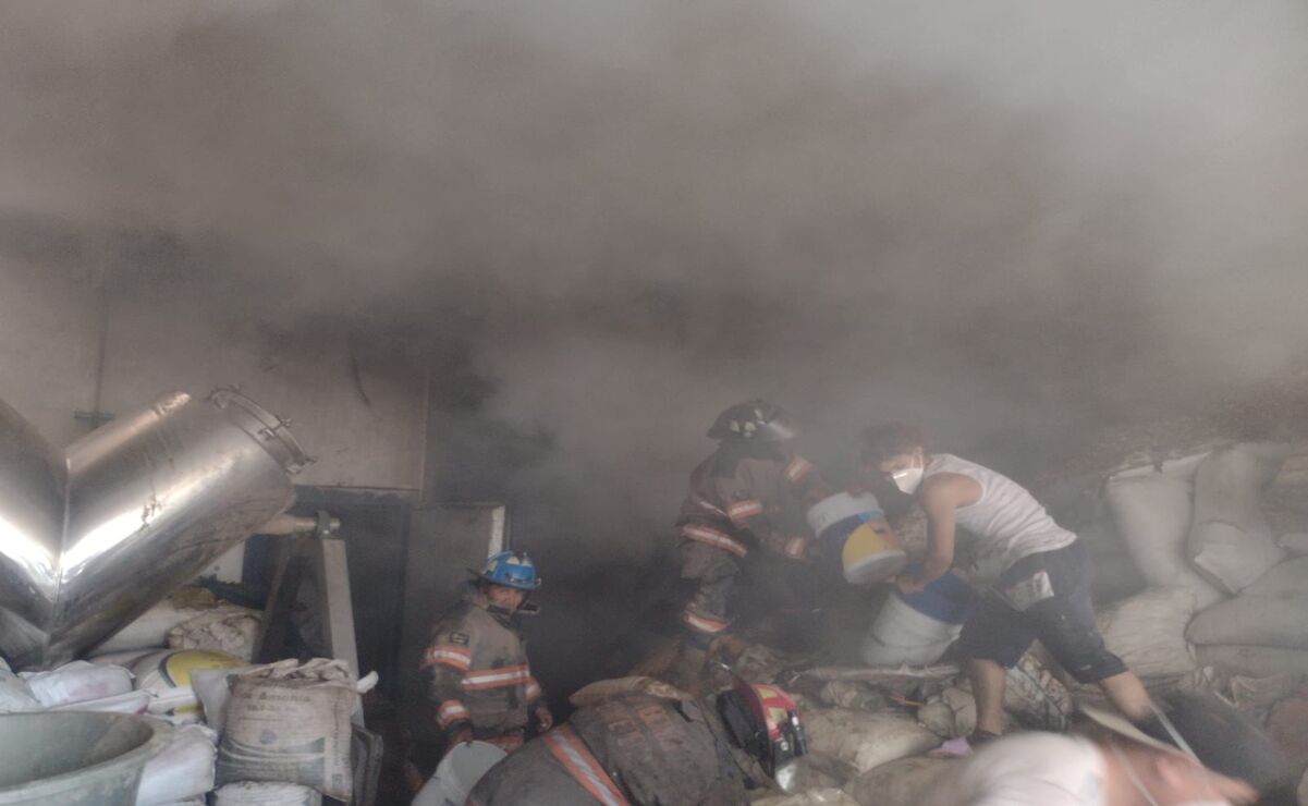 Durante el incendio en la bodega no se registraron lesionados / Foto: Especial