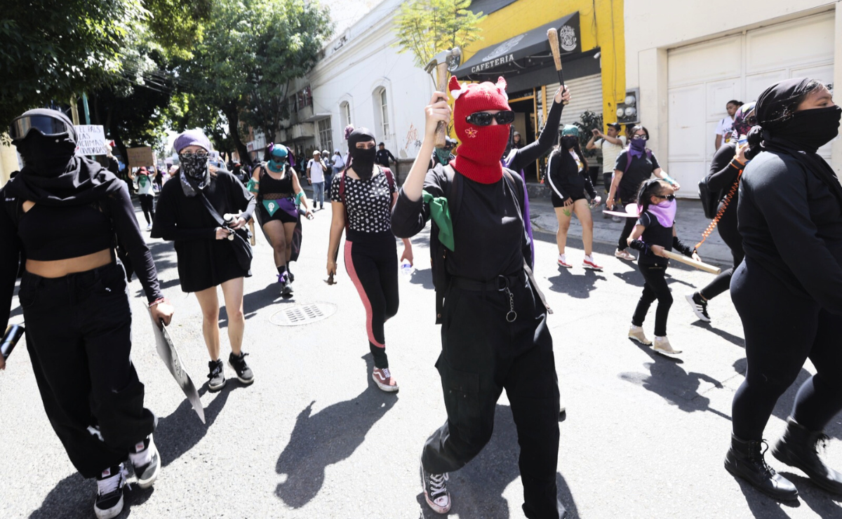 El Bloque Negro, un grupo activista que desafía las normas y visibiliza la violencia de género Foto: Jorge Alvarado
