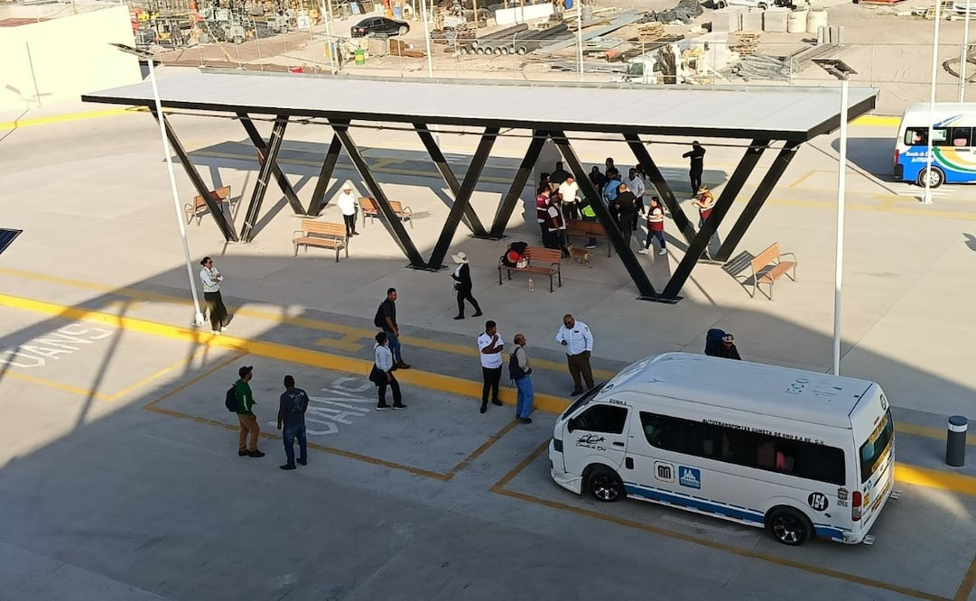 Sobre Recursos Hidráulicos, el acceso a la estación se da entre calles sin pavimentar y baches profundos. Foto Gisela González / El Universal