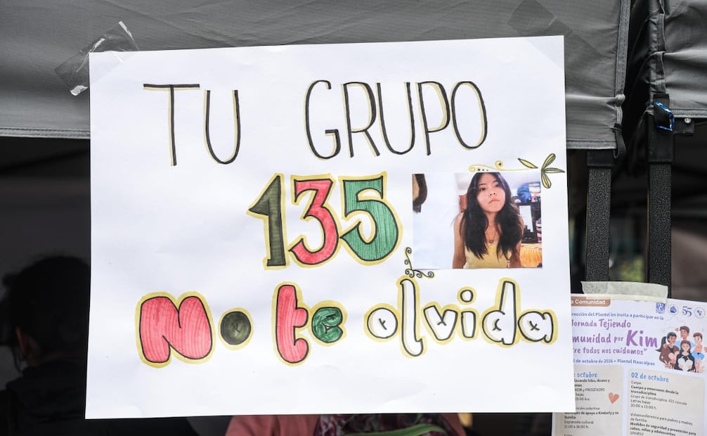 La comunidad del CCH Naucalpan reiteró su respaldo a la familia de Kimberly Hilary Moya González. Foto Gabriel Pano / El Universal