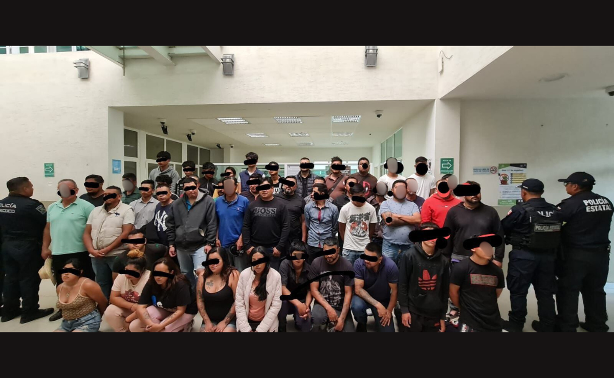 Operativo contundente en Texcoco: 50 personas, incluyendo menores, fueron detenidas por extorsión y despojo de viviendas, recuperándose bienes sustraídos. Foto: Especial