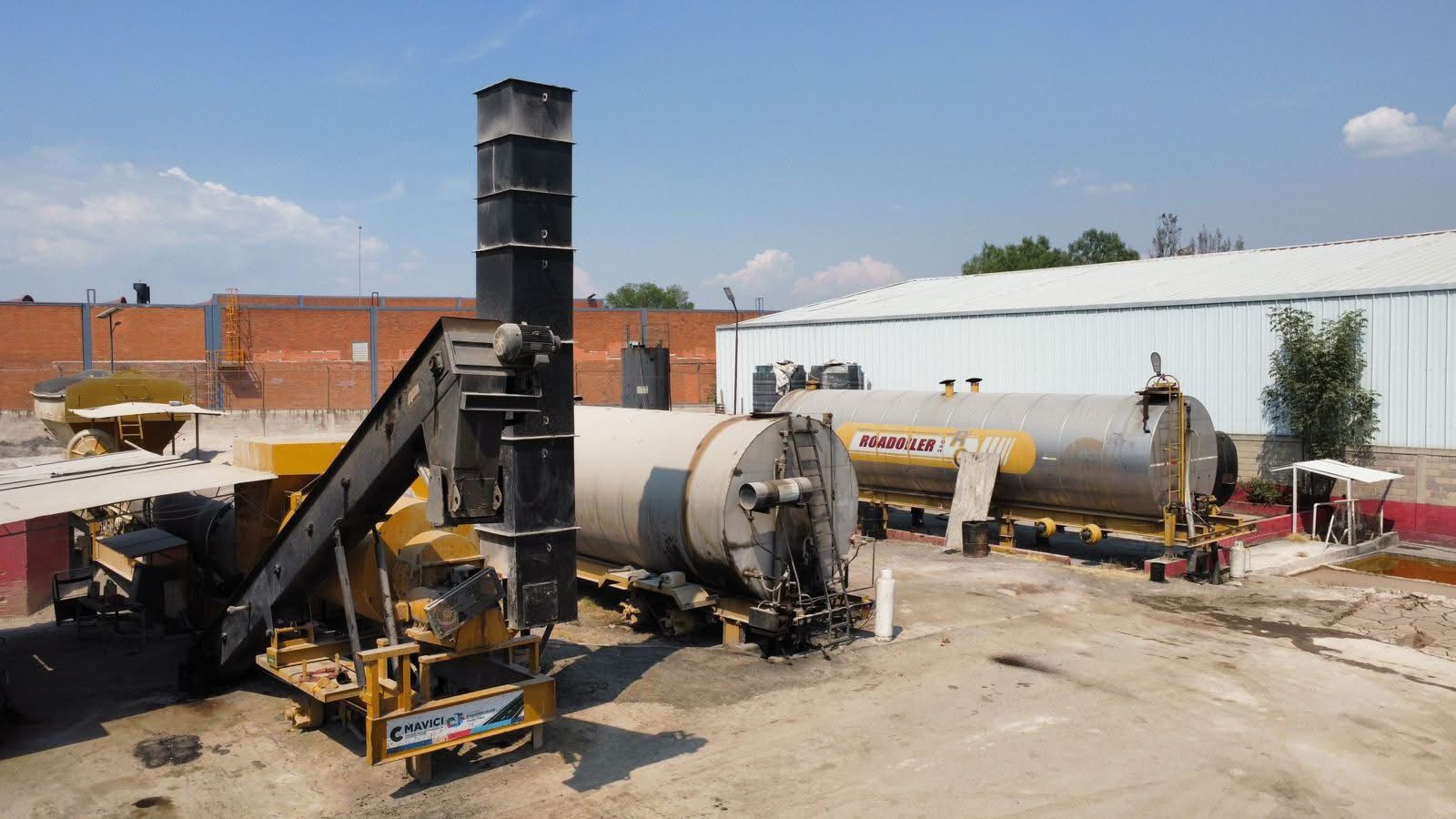 Cuautitlán Izcalli usa MAVICI para producir asfalto y pavimentar calles, vendiéndolo a otros municipios. Foto Especial