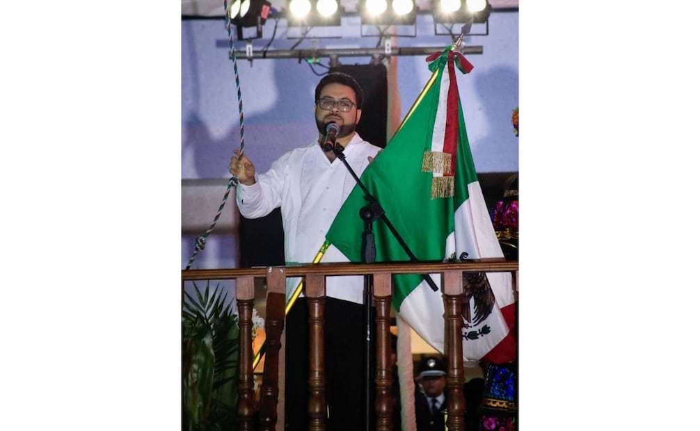 El presidente municipal hizo sonar la campana y recordó a distintos personajes de la lucha por la Independencia de México. Foto especial
