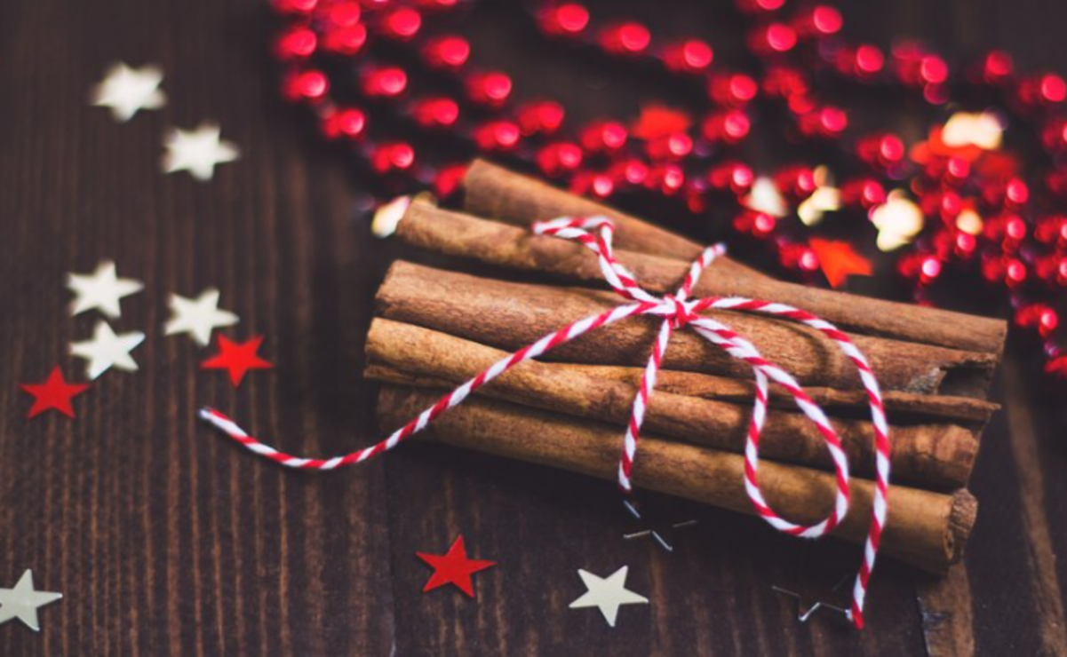 Esta Navidad, utiliza la canela como protección. Foto: Especial