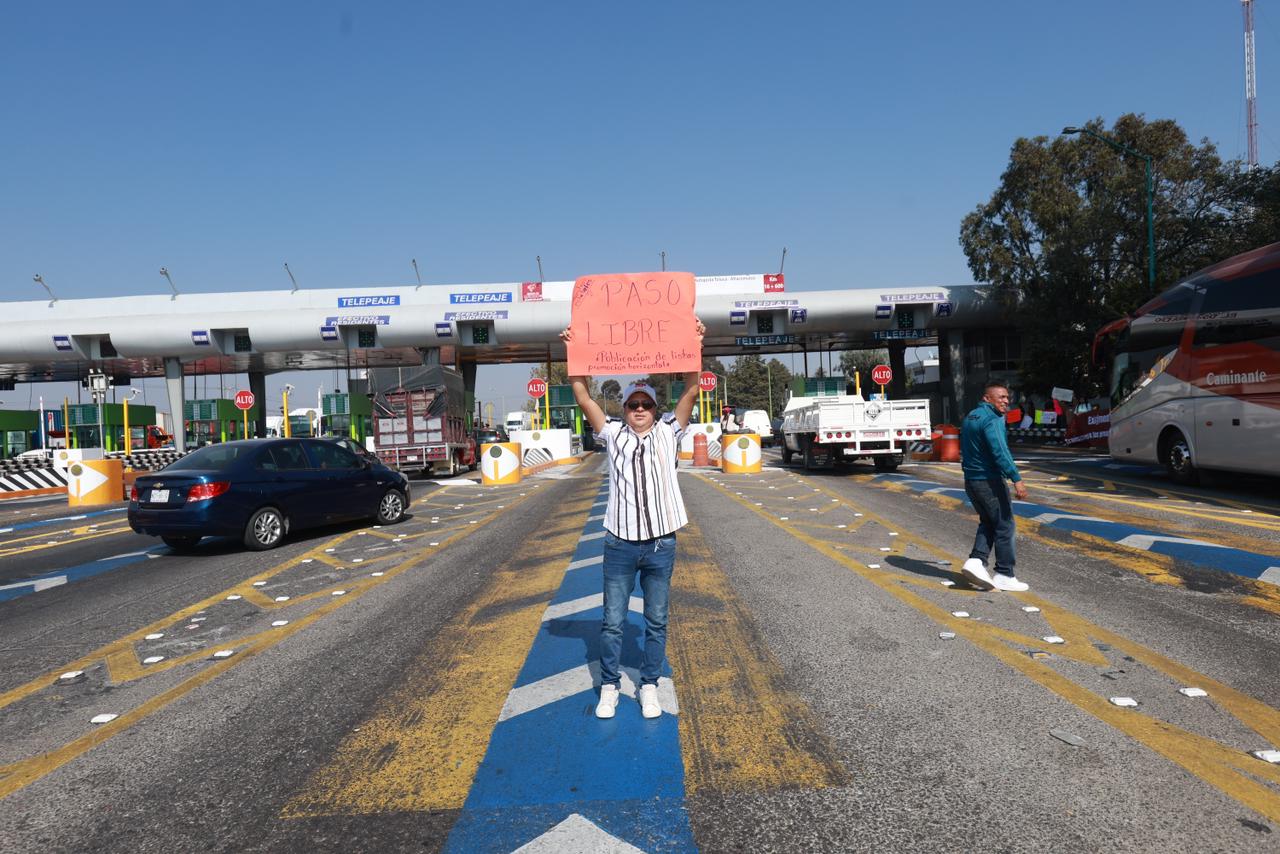 La manifestación fue con la intención de exigir transparencia en la entrega de la Promoción Horizontal 2025. Foto: Alejandro Vargas/ El Universal