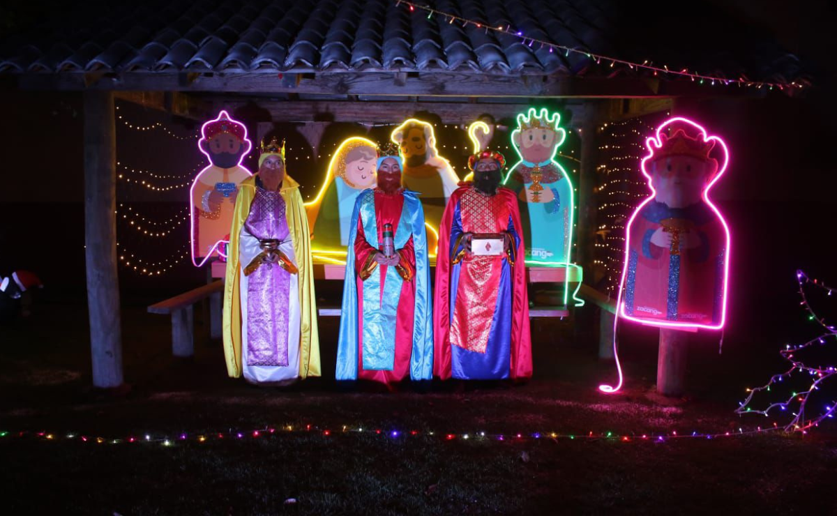 Niños y adultos se maravillan ante la belleza de los animales en el Recorrido Nocturno Foto: Alejandra Santillán