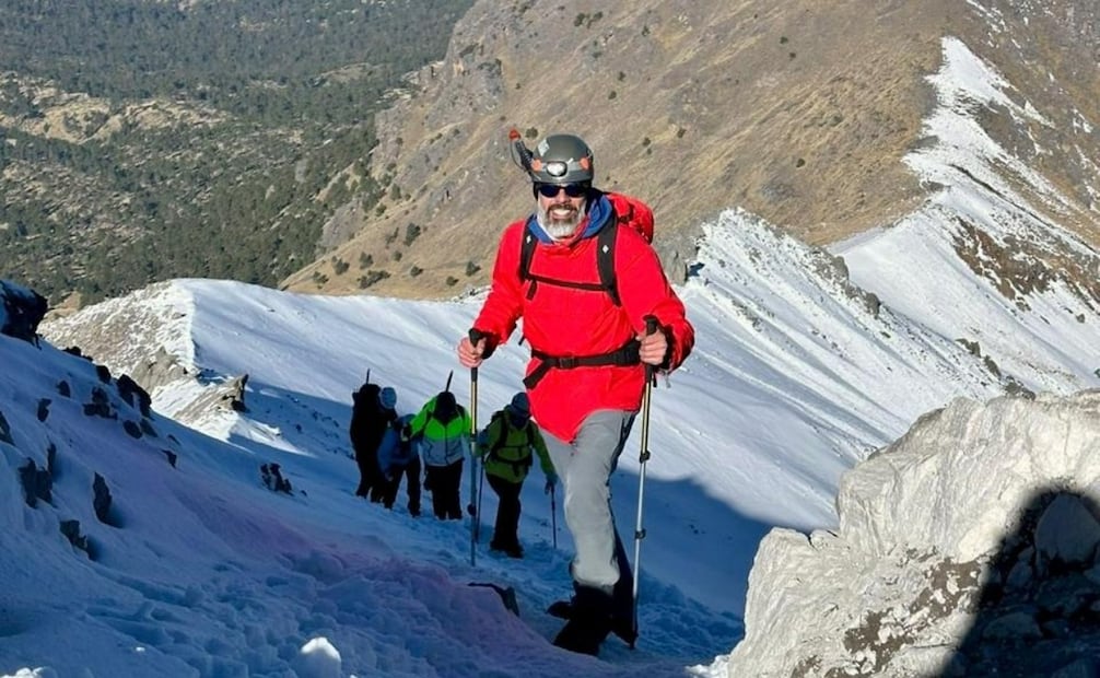 El glaciar Jamapa, último bastión de hielo en el Pico de Orizaba, enfrenta una cuenta regresiva de cinco años para su desaparición total. Foto Especial