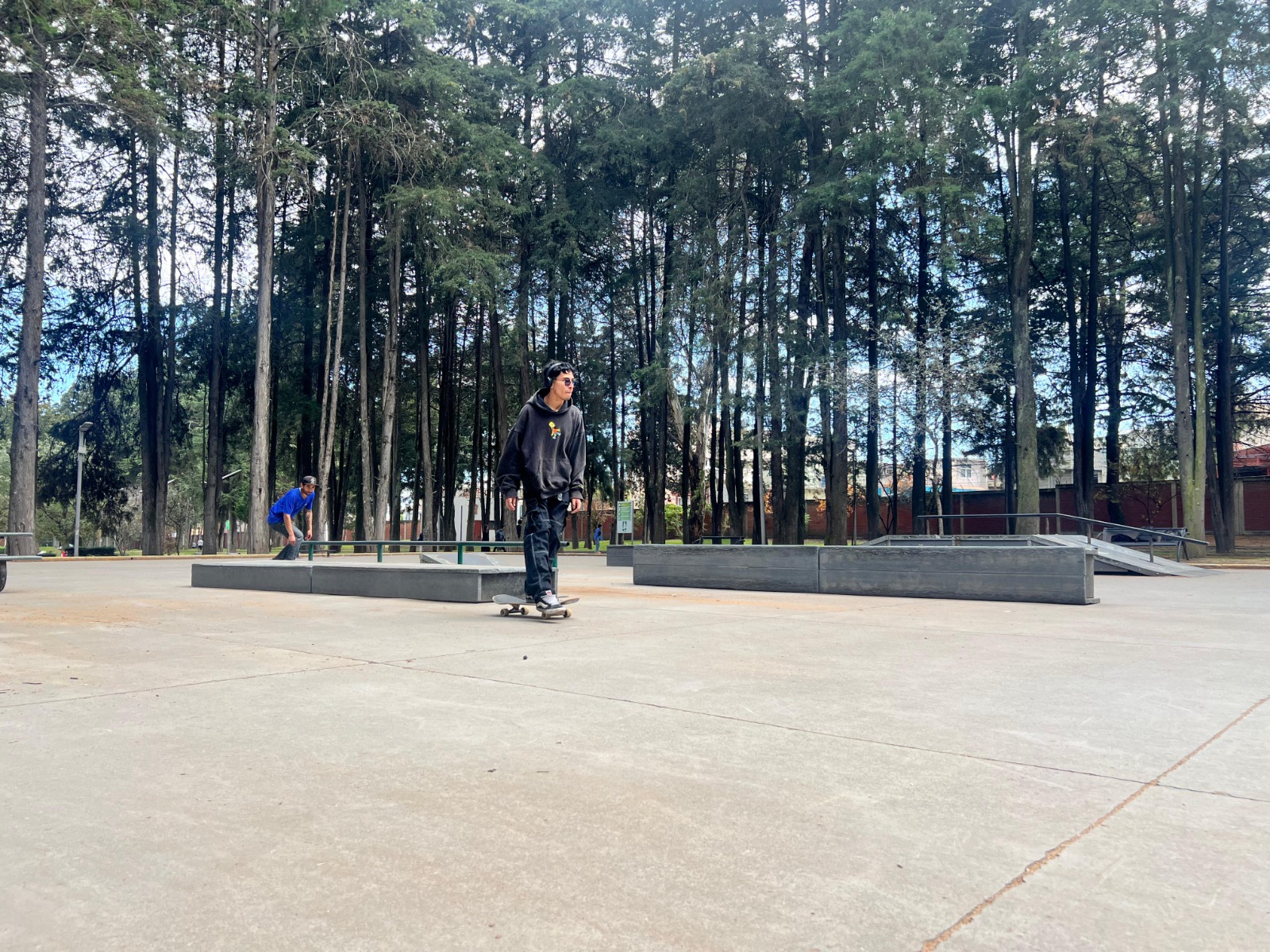 El skater destaca que uno de los mayores atractivos del parque Bicentenario de la ex Zona Militar de Toluca. Foto Alejandra Santillán
