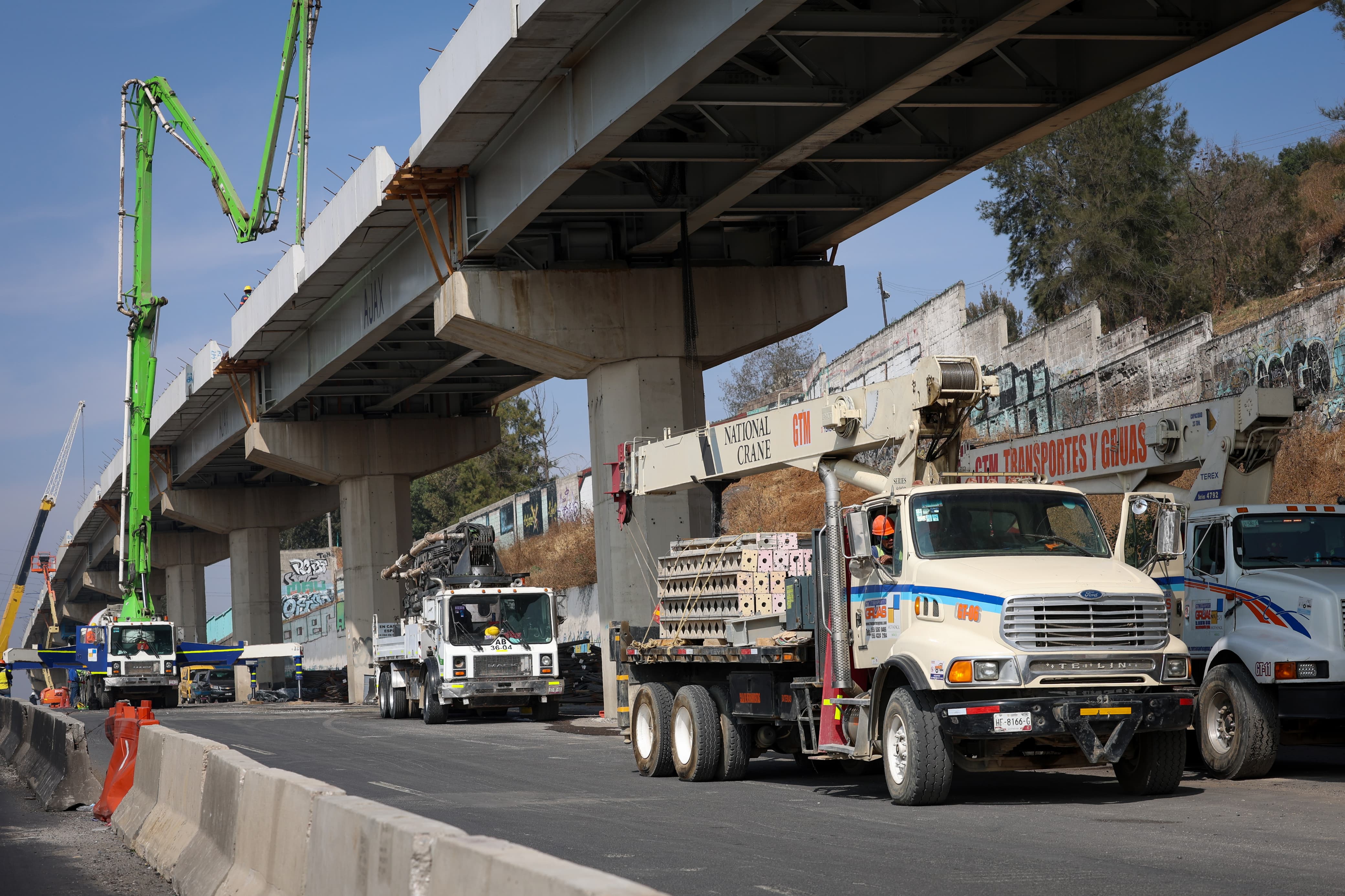 Ajuste en el trazo, hallazgos arqueológicos y otros imprevistos han ocasionado retrasos y un incremento significativo en el presupuesto del Trolebús Chalco-Santa Martha, postergando su inauguración. Foto Luis Camacho | El Universal Estado de México