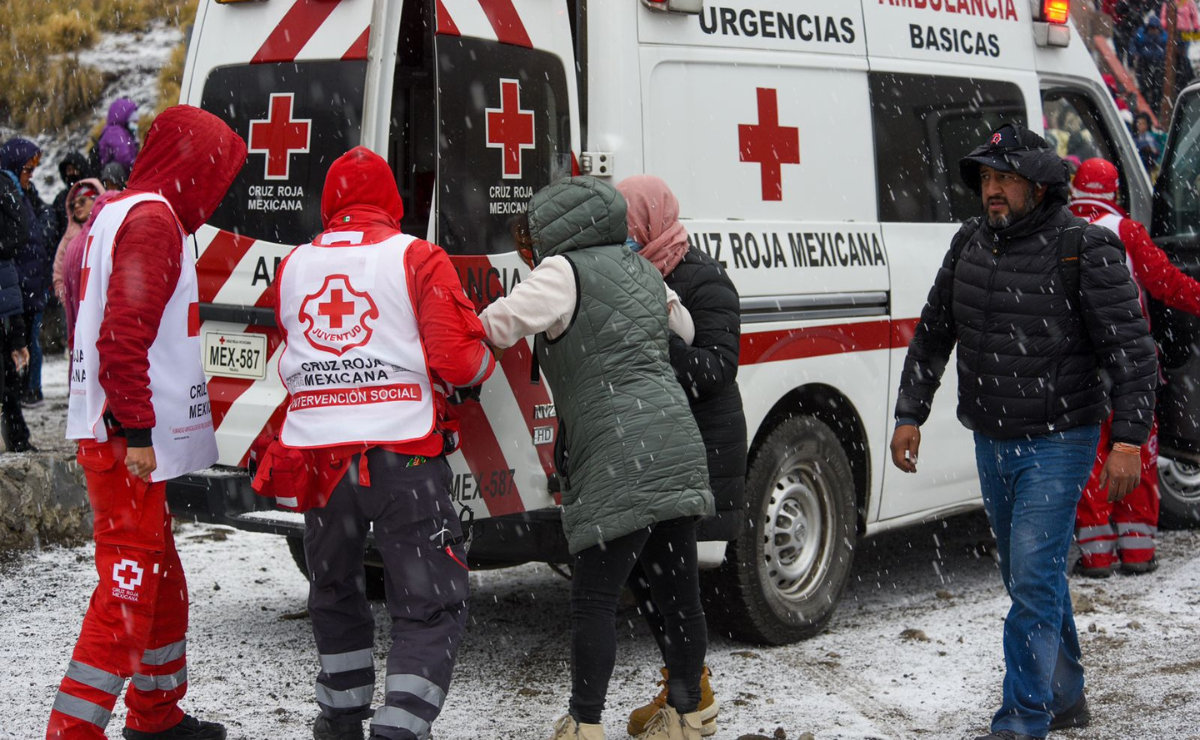 Voluntarios de la Cruz Roja, siempre al servicio de la comunidad en el Nevado de Toluca. Foto: Especial