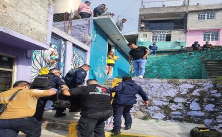 Vecinos de Ecatepec linchan a presuntos delincuentes; policías los rescatan