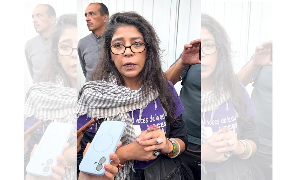 Familiares de las víctimas y la activista Frida Guerrera acudieron a la FGJEM para recibir la disculpa pública institucional. Foto Alejandro Vargas / El Universal