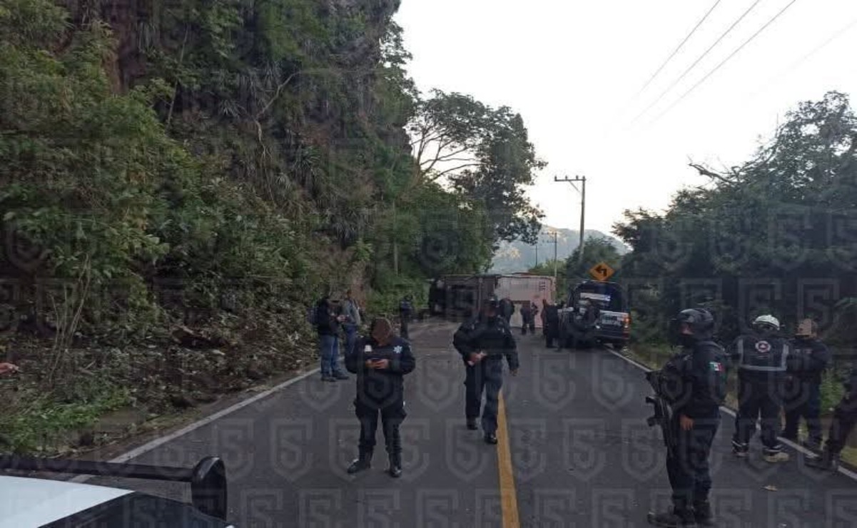Accidente vehicular bloquea la carretera Santiago-Chalma en Ocuilan