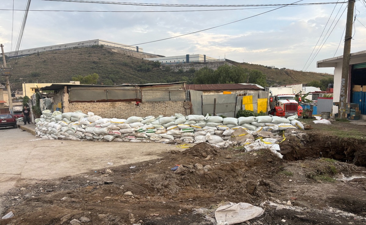 Los costales se han colocado como una forma de evitar inundaciones dentro de los hogares en Cuautitlán Izcalli. Foto: Arturo Contreras / El Universal Estado de México
