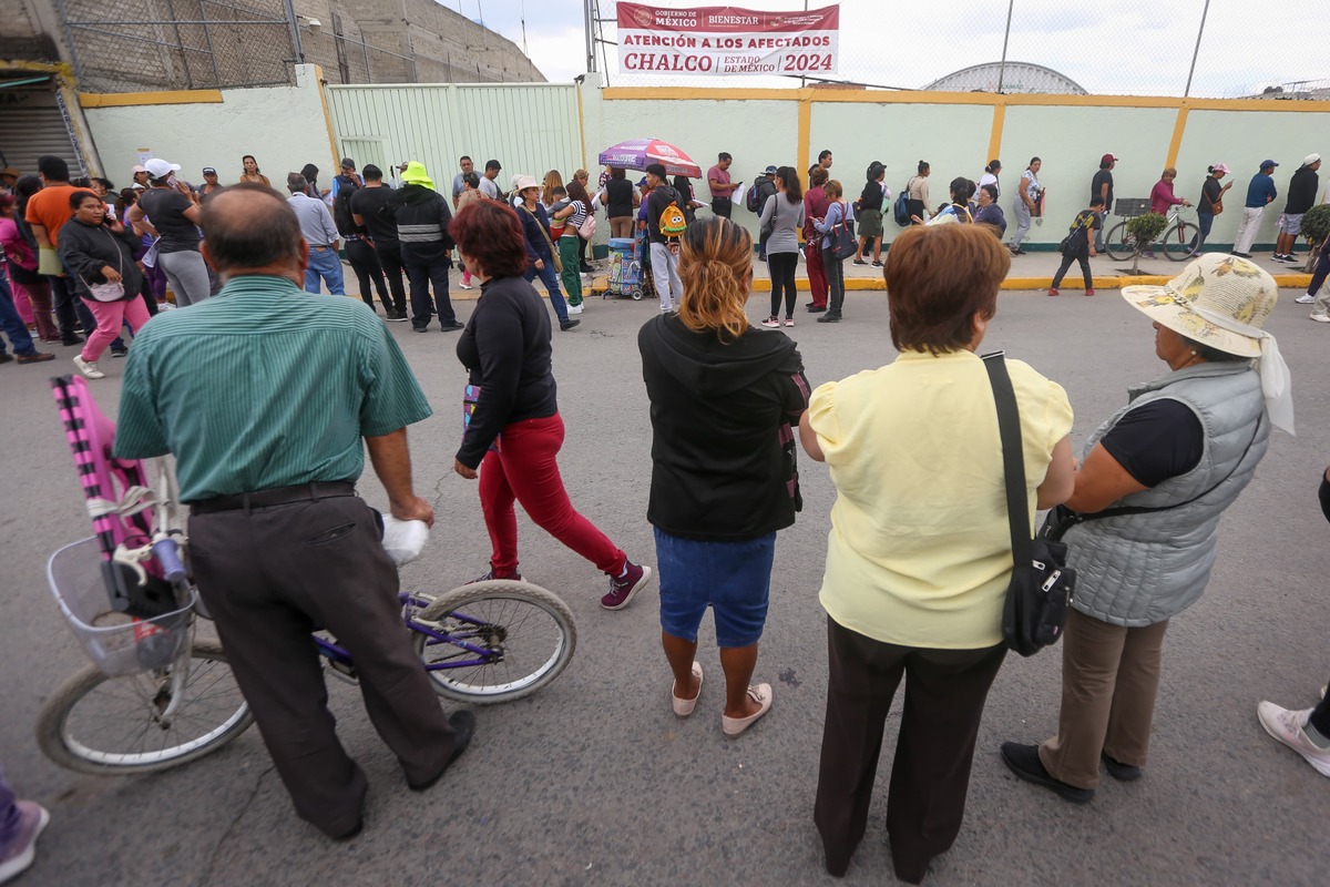 Vecinos de Chalco denuncian que hay familias recibiendo ayuda sin haber sufrido daños.