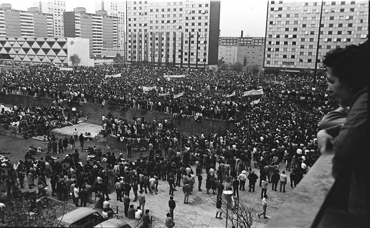 El Batallón Olimpia y el Ejército Mexicano arribaron a la Plaza de las Tres Culturas para contener al CNH. Foto: Especial.