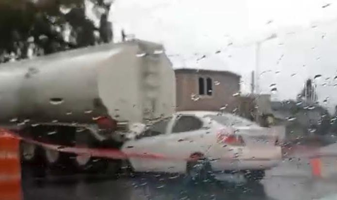Tras el accidente, la zona fue acordonada y resguardada por personal de seguridad municipal / Foto Especial