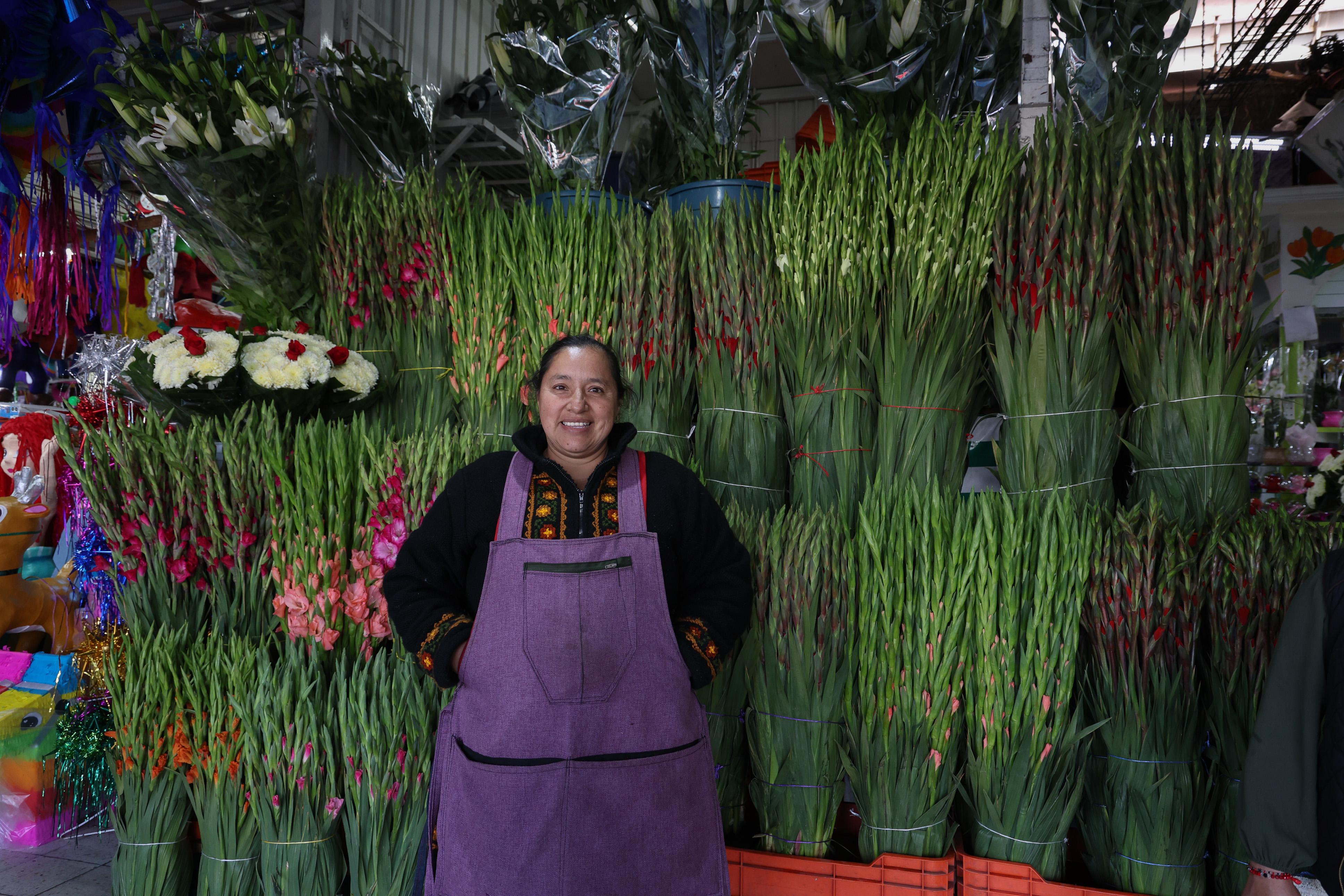 La celebración del Día de la Virgen de Guadalupe impulsó la economía local, especialmente en el sector floricultor. Foto Arturo Hernández