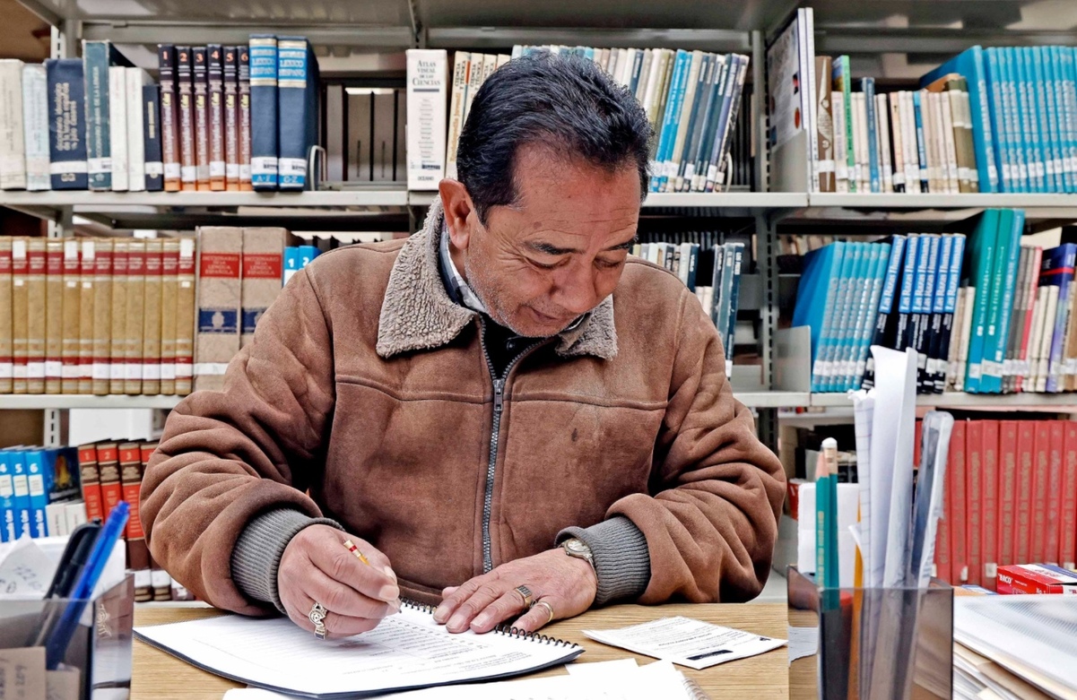 El Profesor Luis Mario Estrada Salgado, experto en matemáticas, dirige las sesiones para mejorar el aprendizaje. Foto Especial